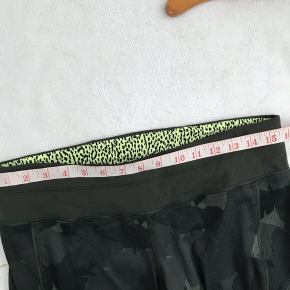 LULULEMON TRAINING TOUGH LEGGING PANT GREEN CAMO WOMENS 10 - Picture 7 of 15